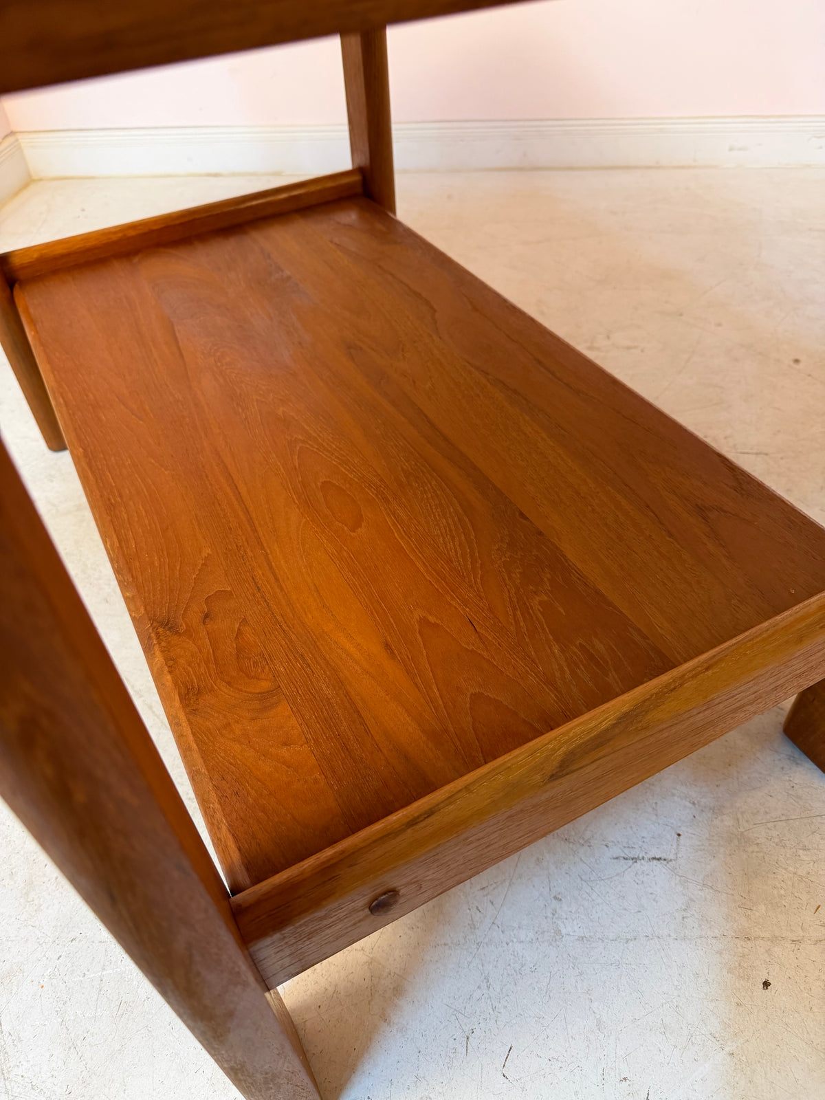Beistelltisch Teak mit Schubladen & Ablage aus Dänemark