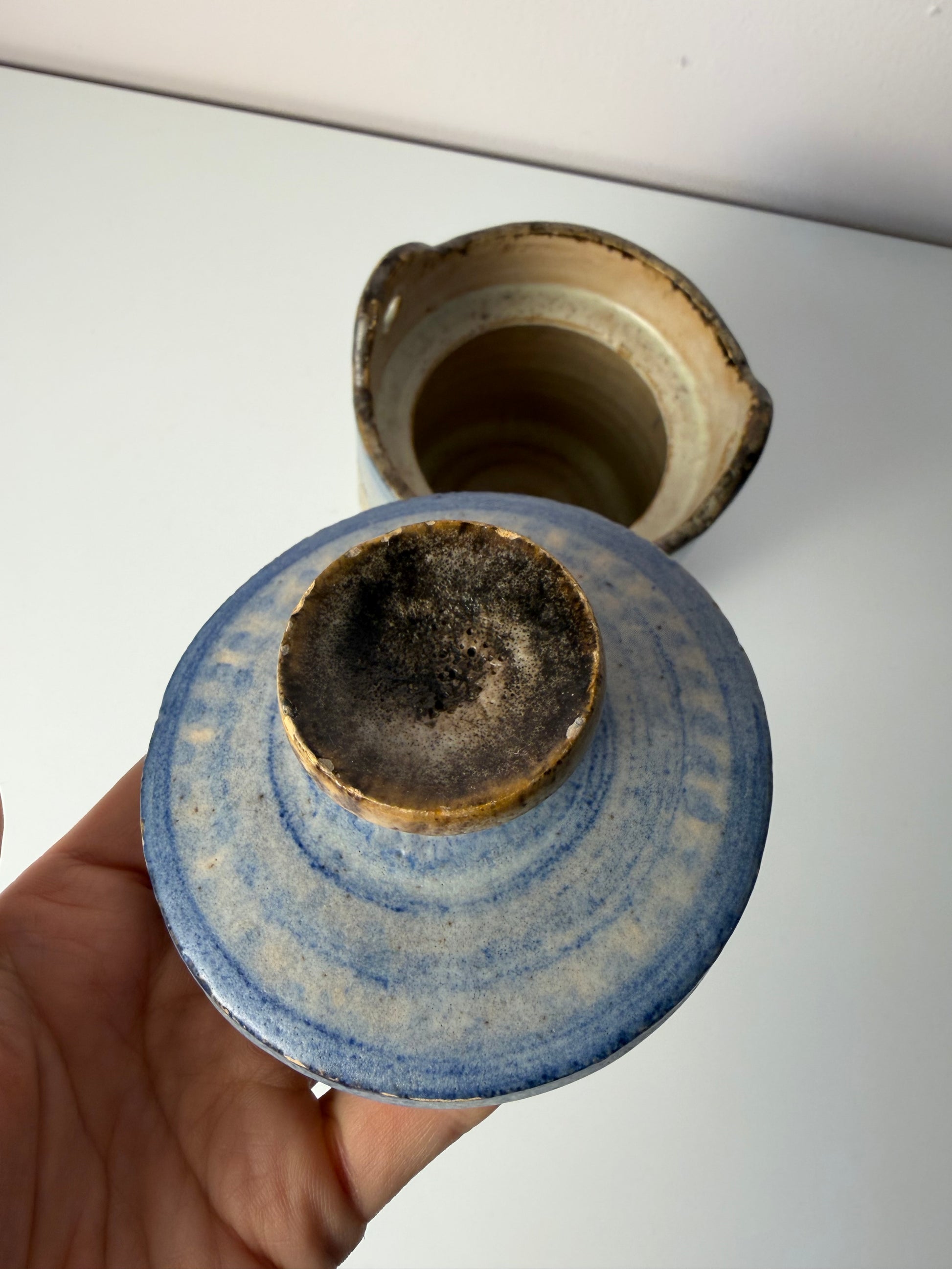 Vorratsdose blau Keramik mit eingeprägtem Muster aus Dänemark