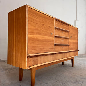 Sideboard Esche mit Schranktüren und Schubladen