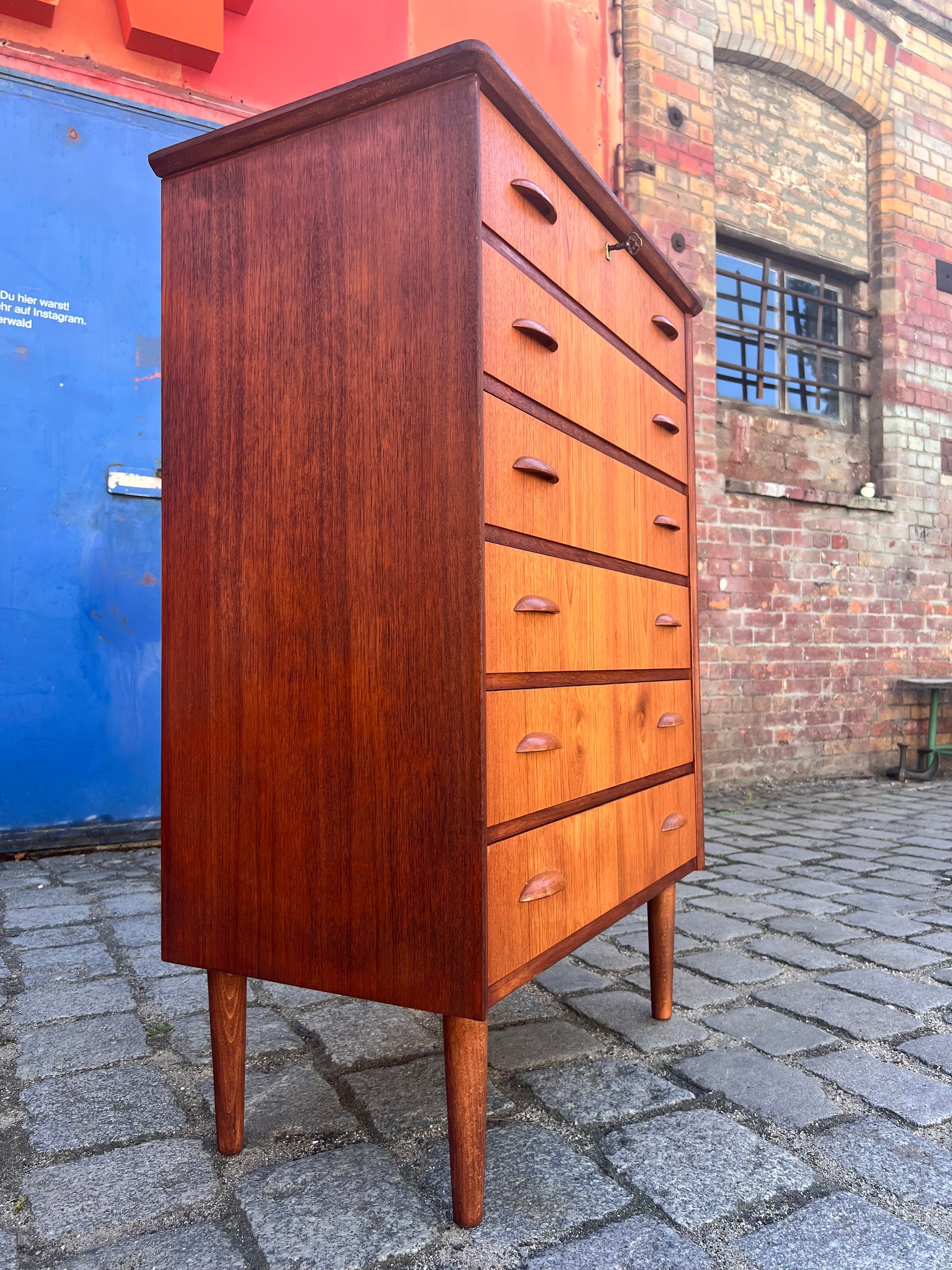 Kommode Teak mit Muschelgriffen aus Dänemark
