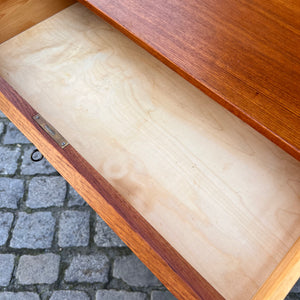 Kommode mit Schloss aus Dänemark