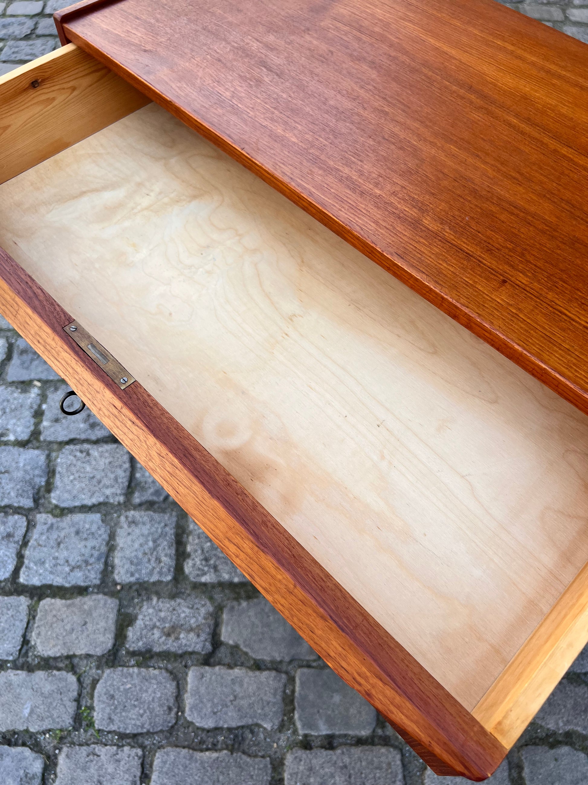 Kommode mit Schloss aus Dänemark