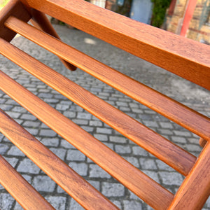 Hocker mit Lederkissen von Hans J. Wegner