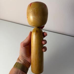 Japanische Kokeshi Holzfigur handbemalt