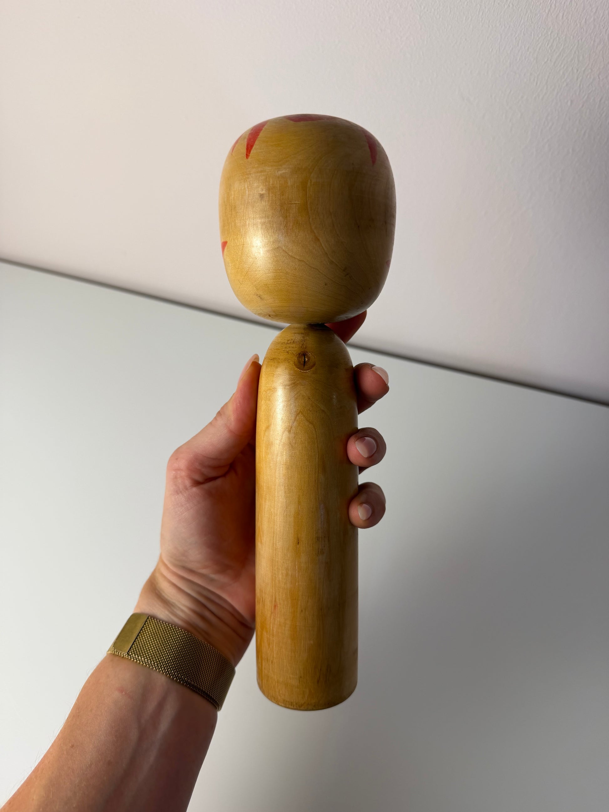 Japanische Kokeshi Holzfigur handbemalt