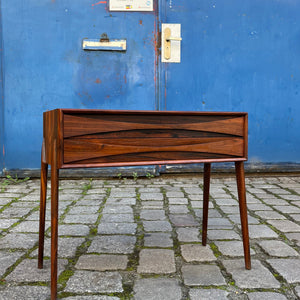Beistelltisch Modell 6835  Palisander von Rimbert Sandholt für Glas & Trä