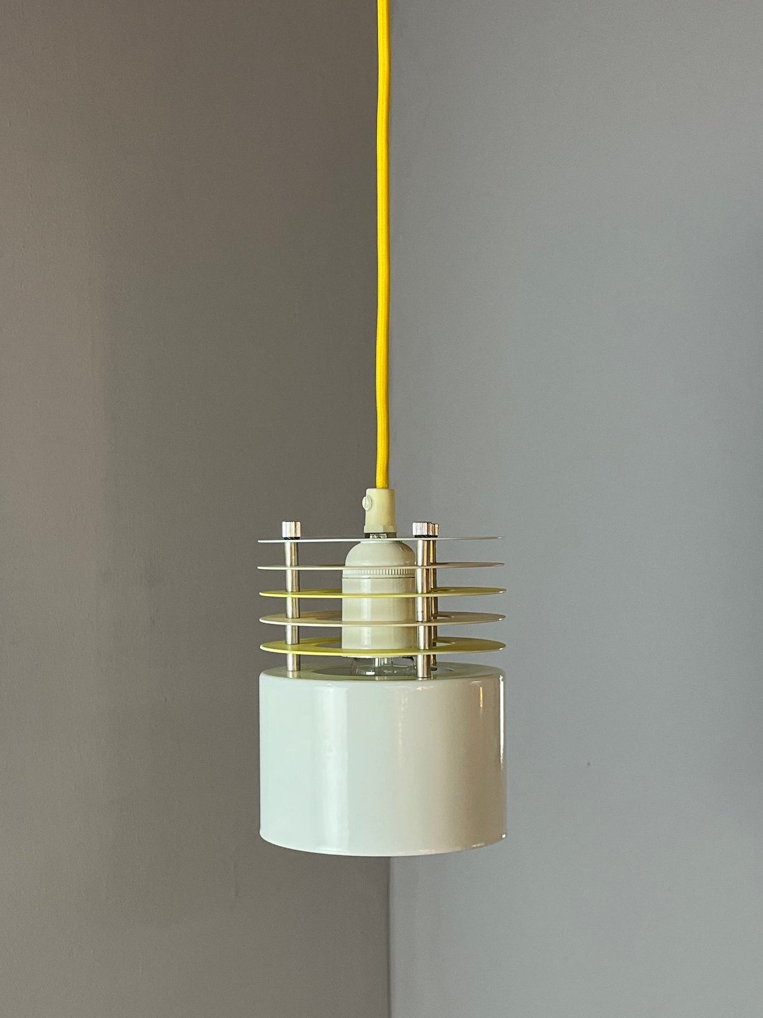 Hängelampe neu lackiert weiß gelb