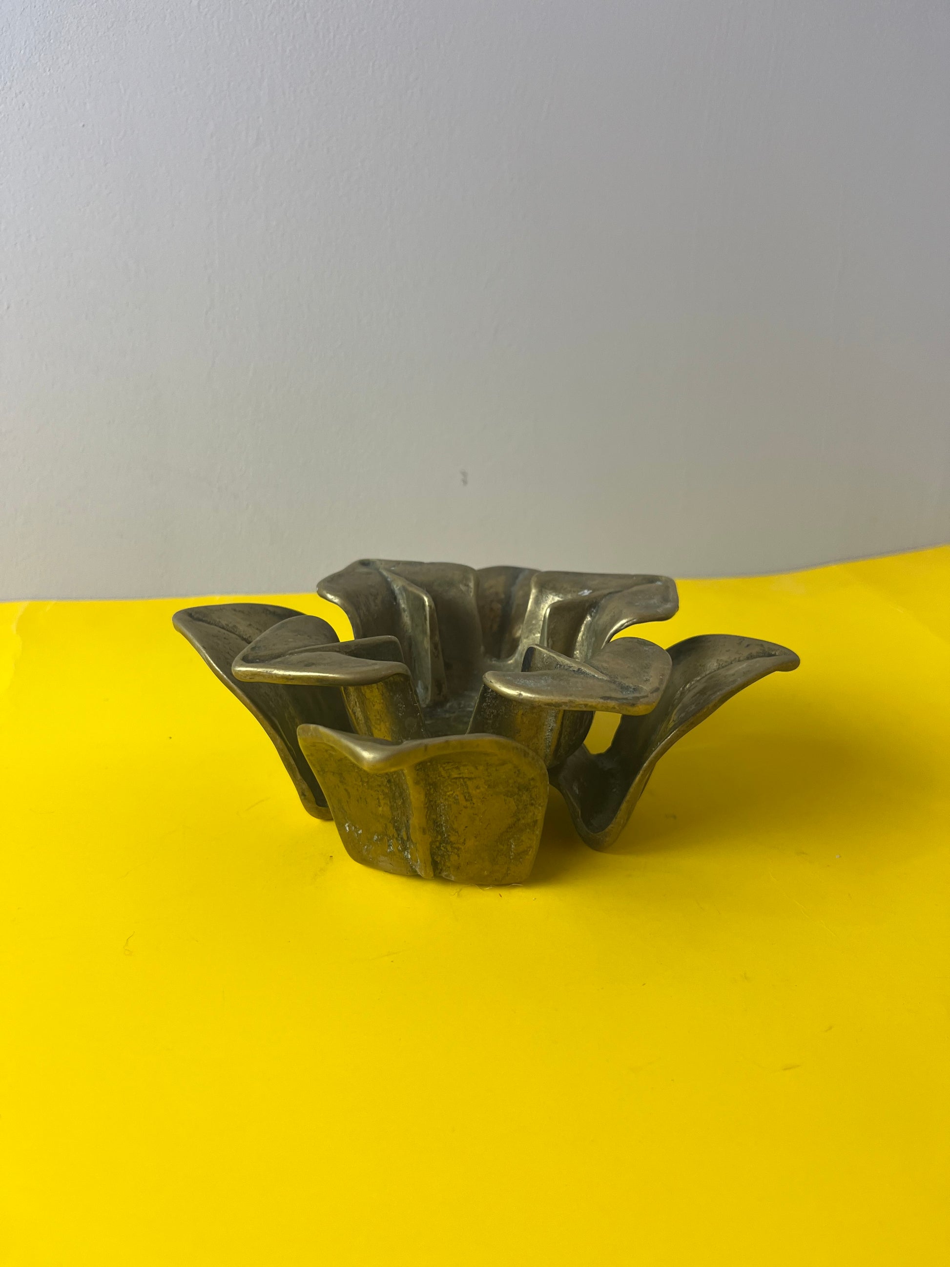 Kerzenständer Messing in Blütenform