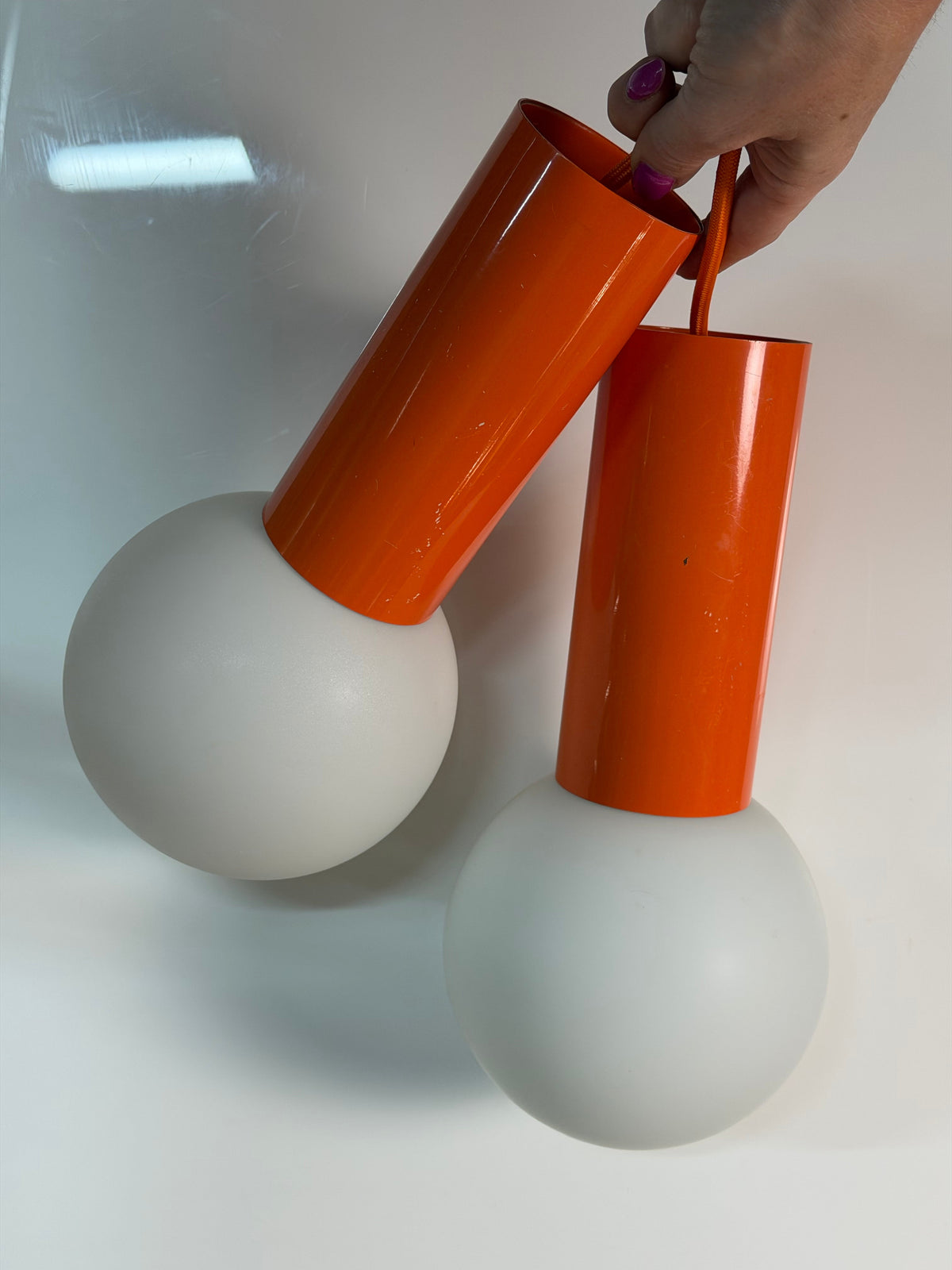Set: 2x Hängelampe orange mit Opalglas Globus