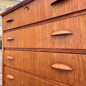 Kommode Teak mit Muschelgriffen aus Dänemark