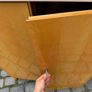Kleiderschrank Ahorn mit cremefarbener Deckplatte