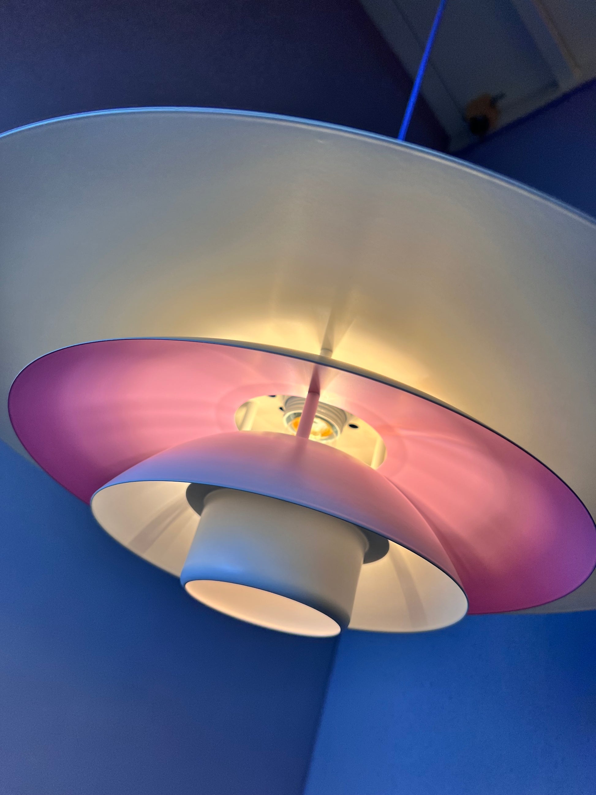 Lamellenlampe weiß lila von Formlight