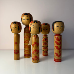 Japanische Kokeshi Holzfigur handbemalt