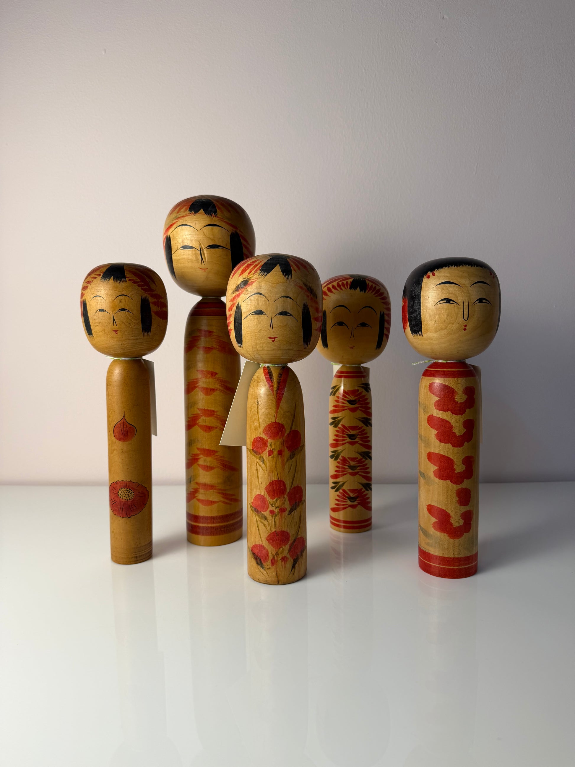 Japanische Kokeshi Holzfigur handbemalt