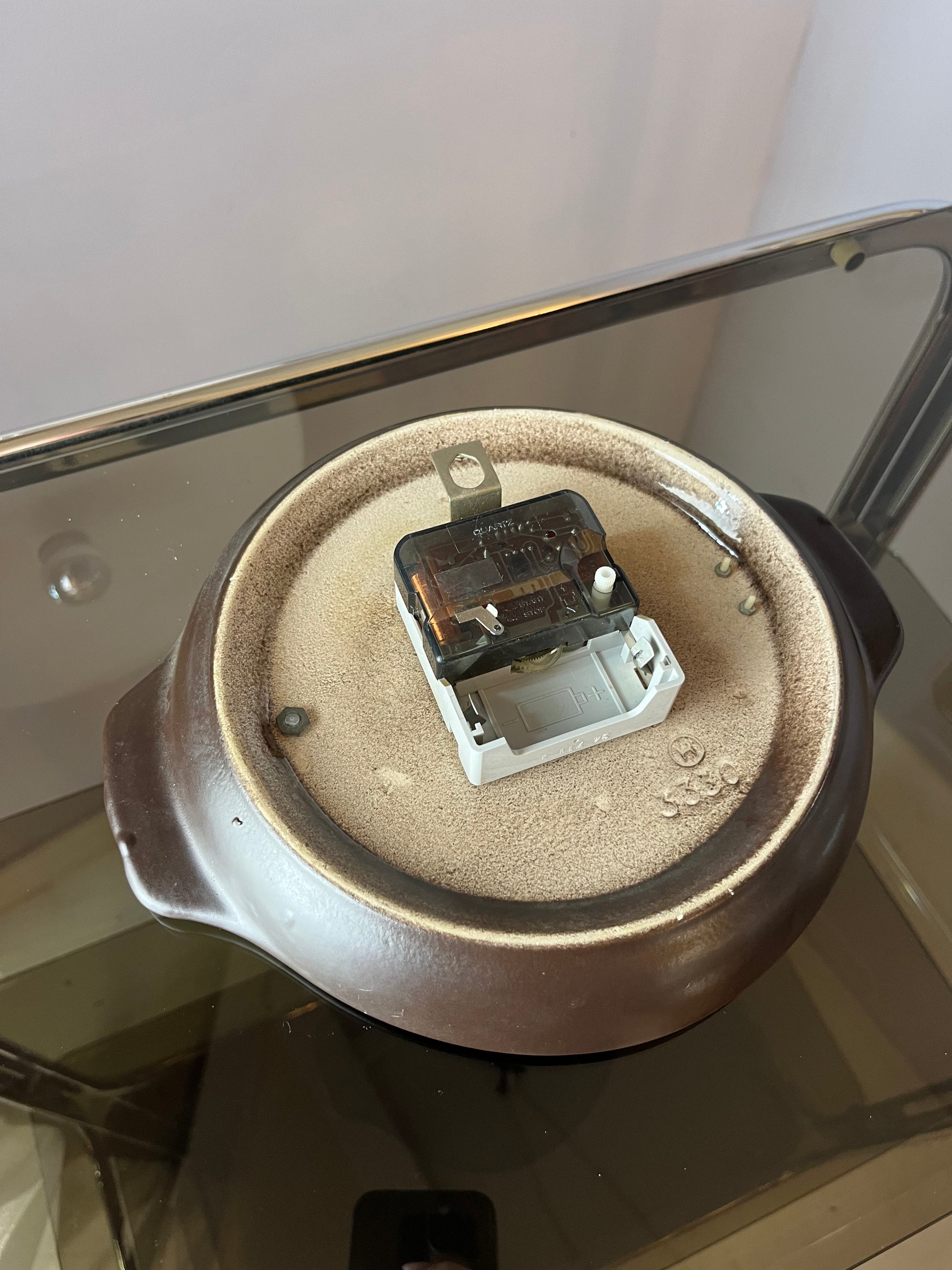 Wanduhr grün braun Keramik