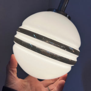Kleine Kugellampe weiß silber Glas