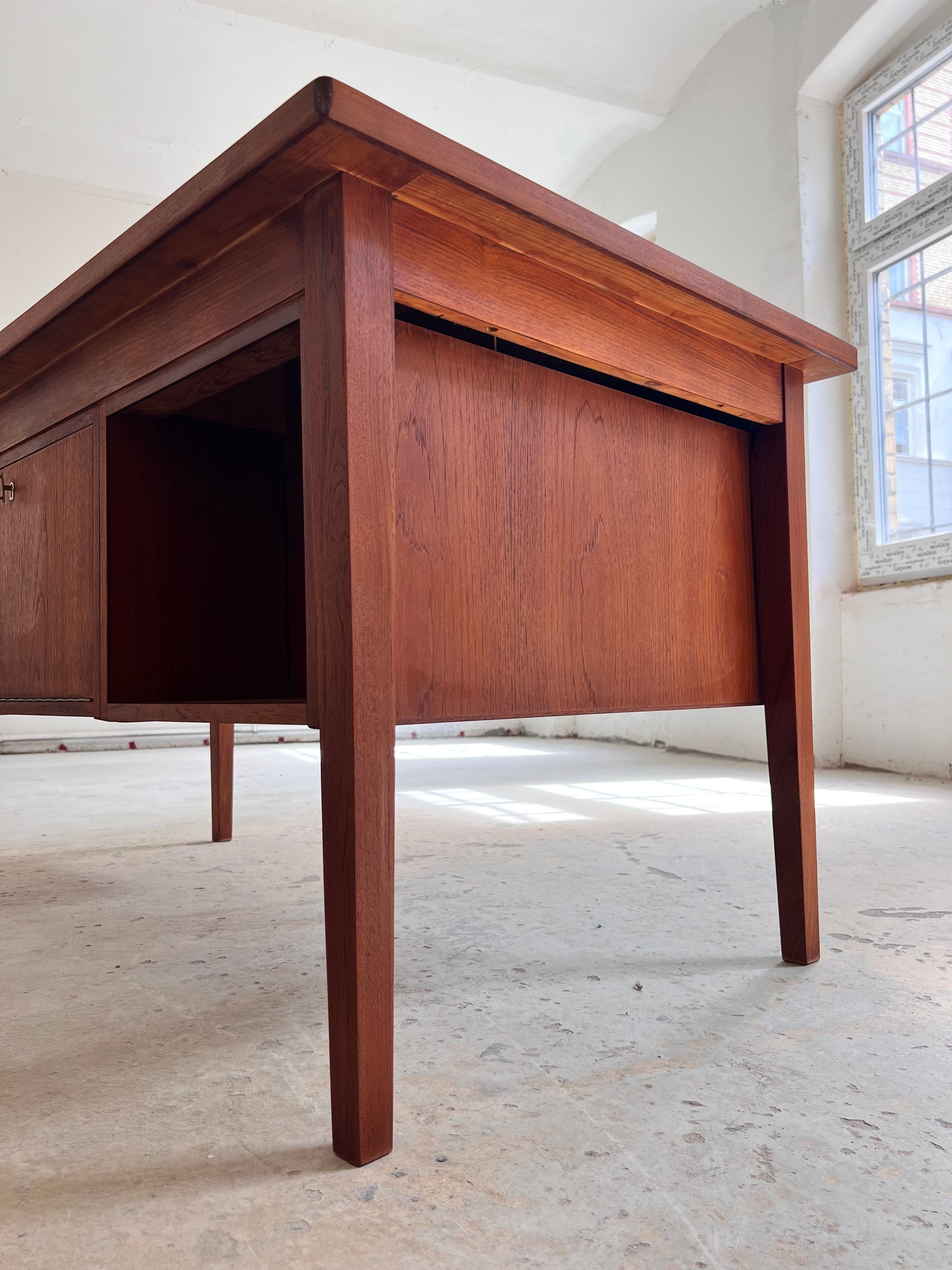 Freistehender Schreibtisch Teak aus Dänemark Sigh & Søns Møbler