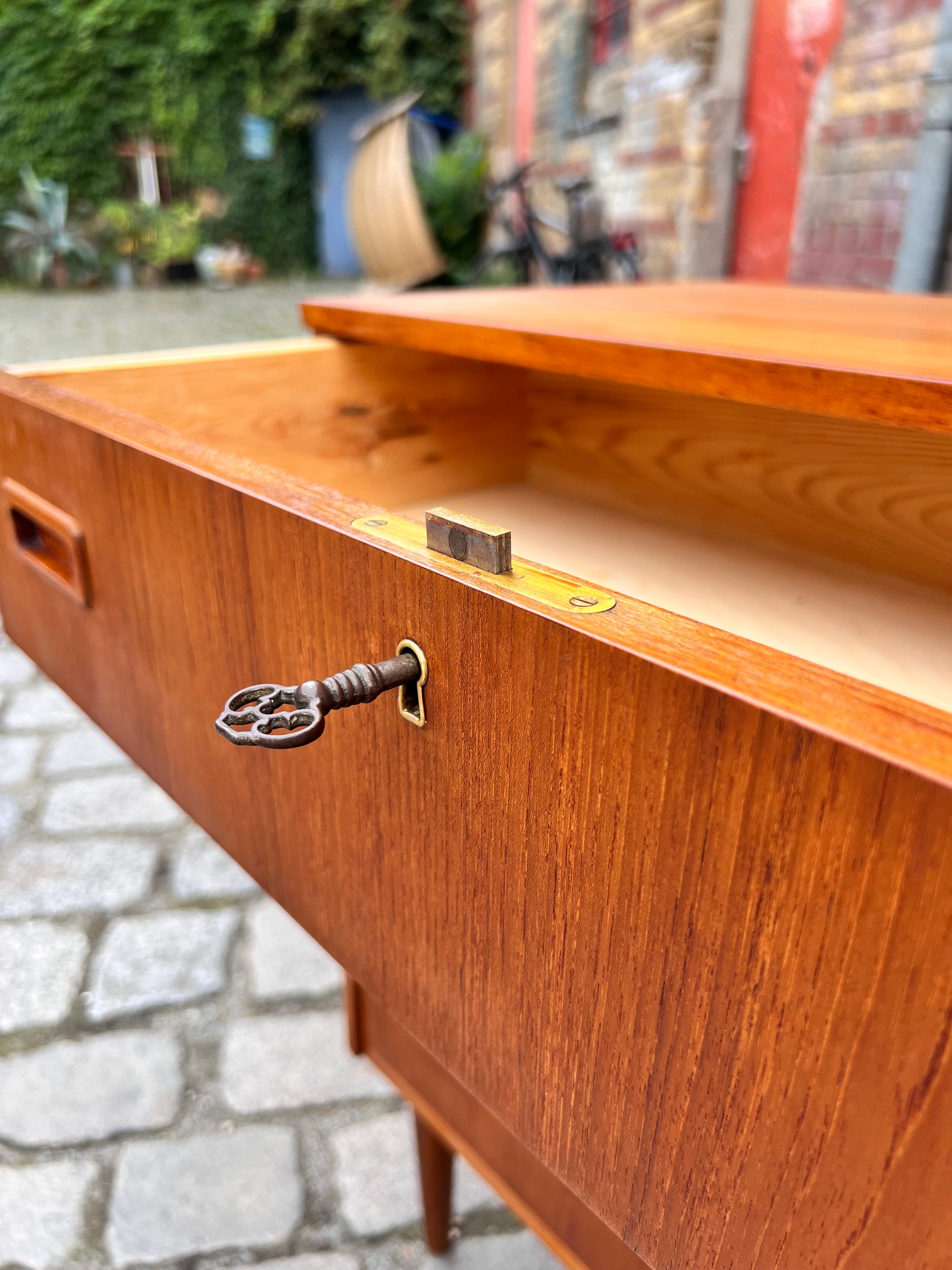 Kommode Teak mit Schloss aus Dänemark