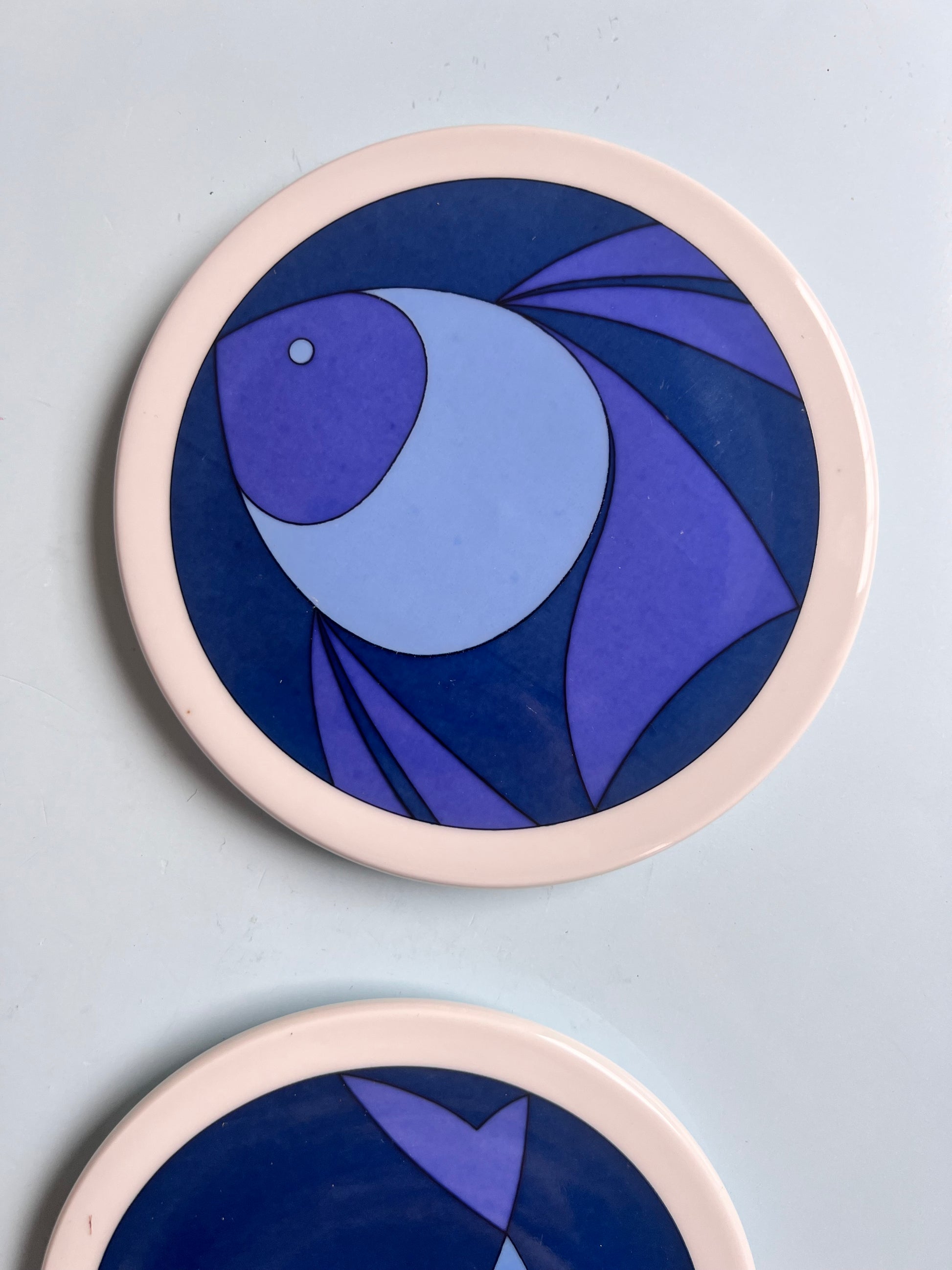 Set: 2x Sammelteller / Wandteller blau von Ib Antoni für Bing & Grøndahl