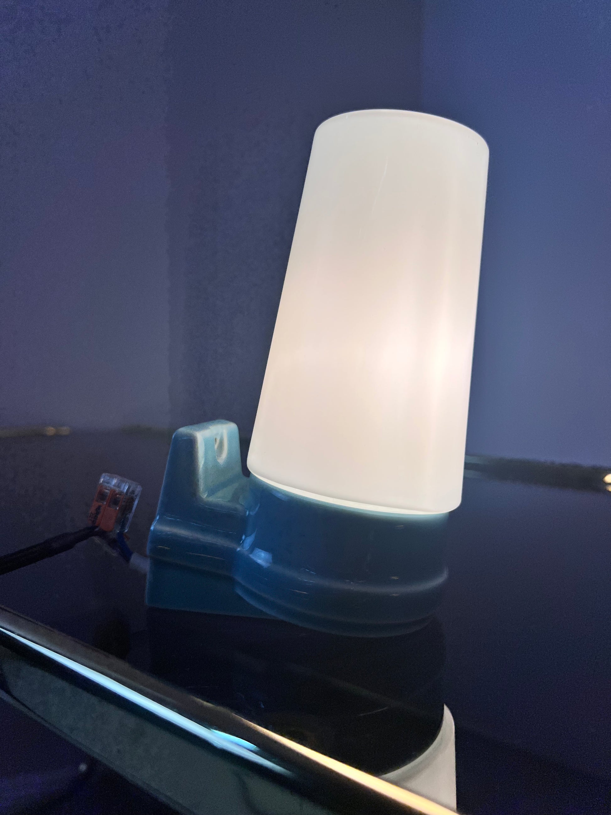 Wandlampe hellblau Sigvard Bernadotte für Ifö