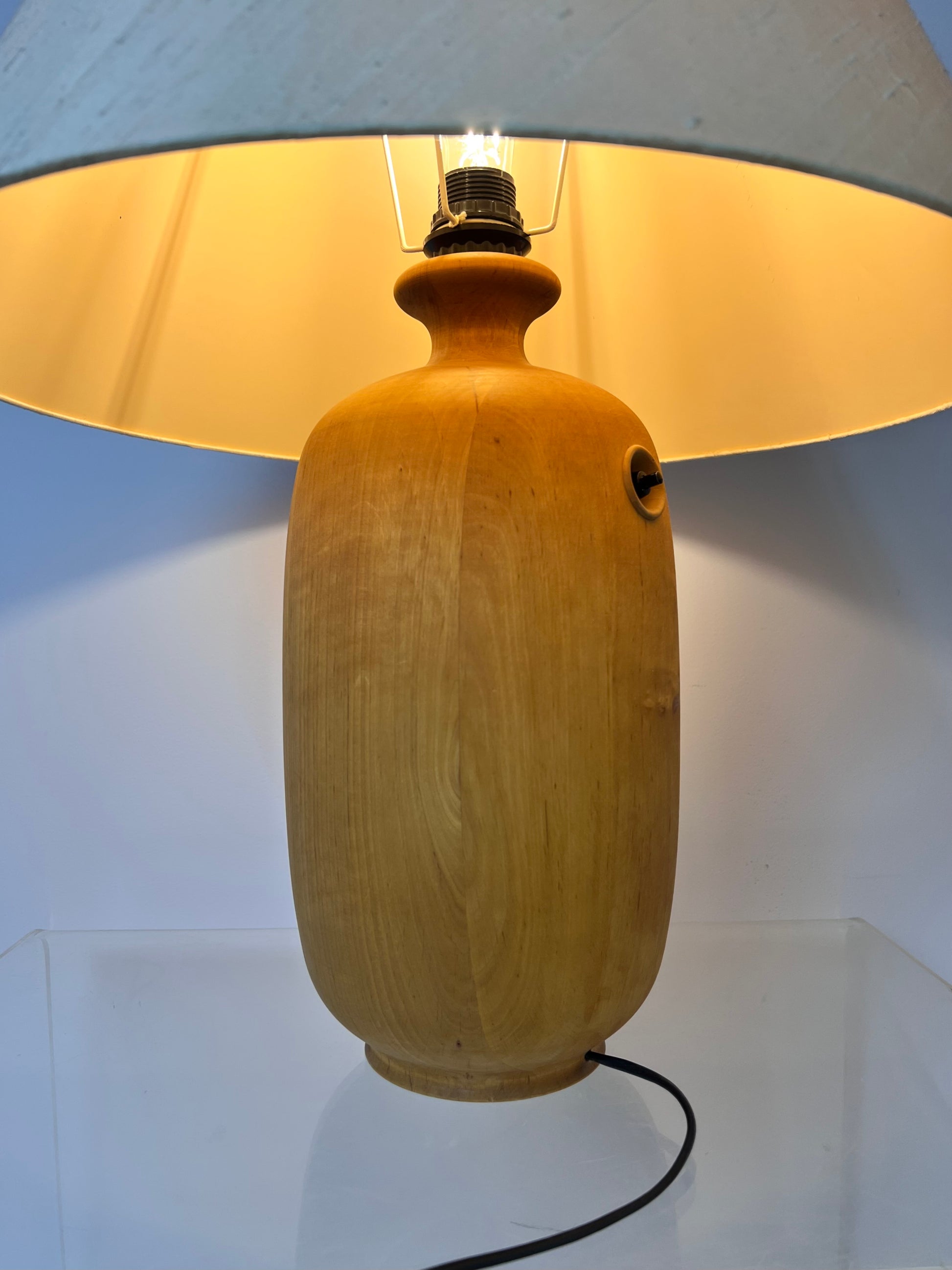 Tischlampe creme Massivholz von Dyrlund