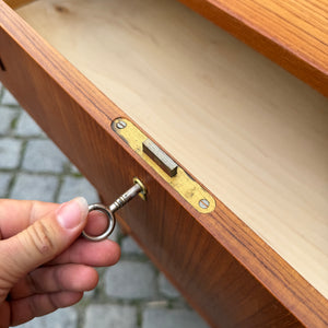 Kommode Teak mit Schloss aus Dänemark