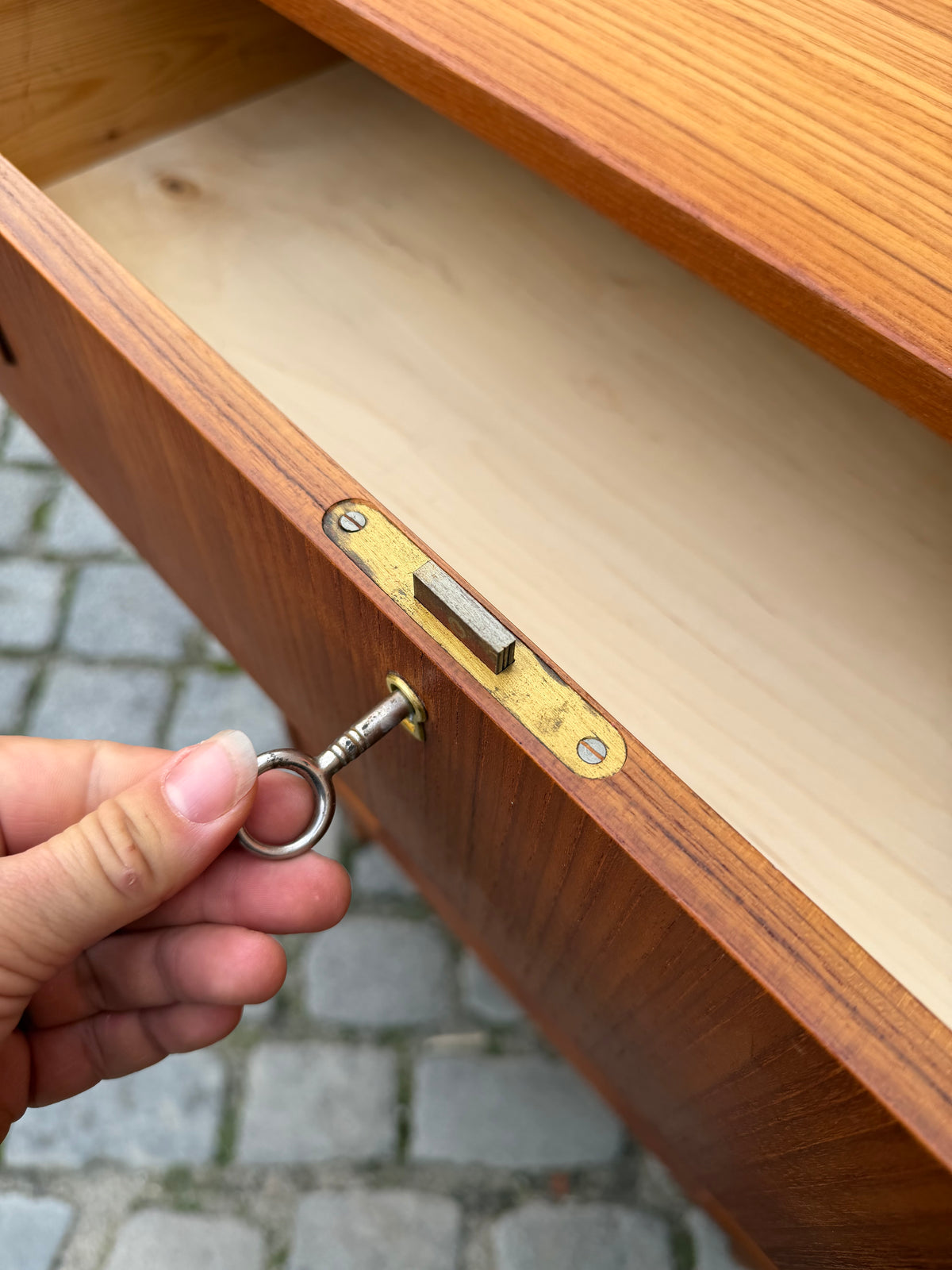 Kommode Teak mit Schloss aus Dänemark