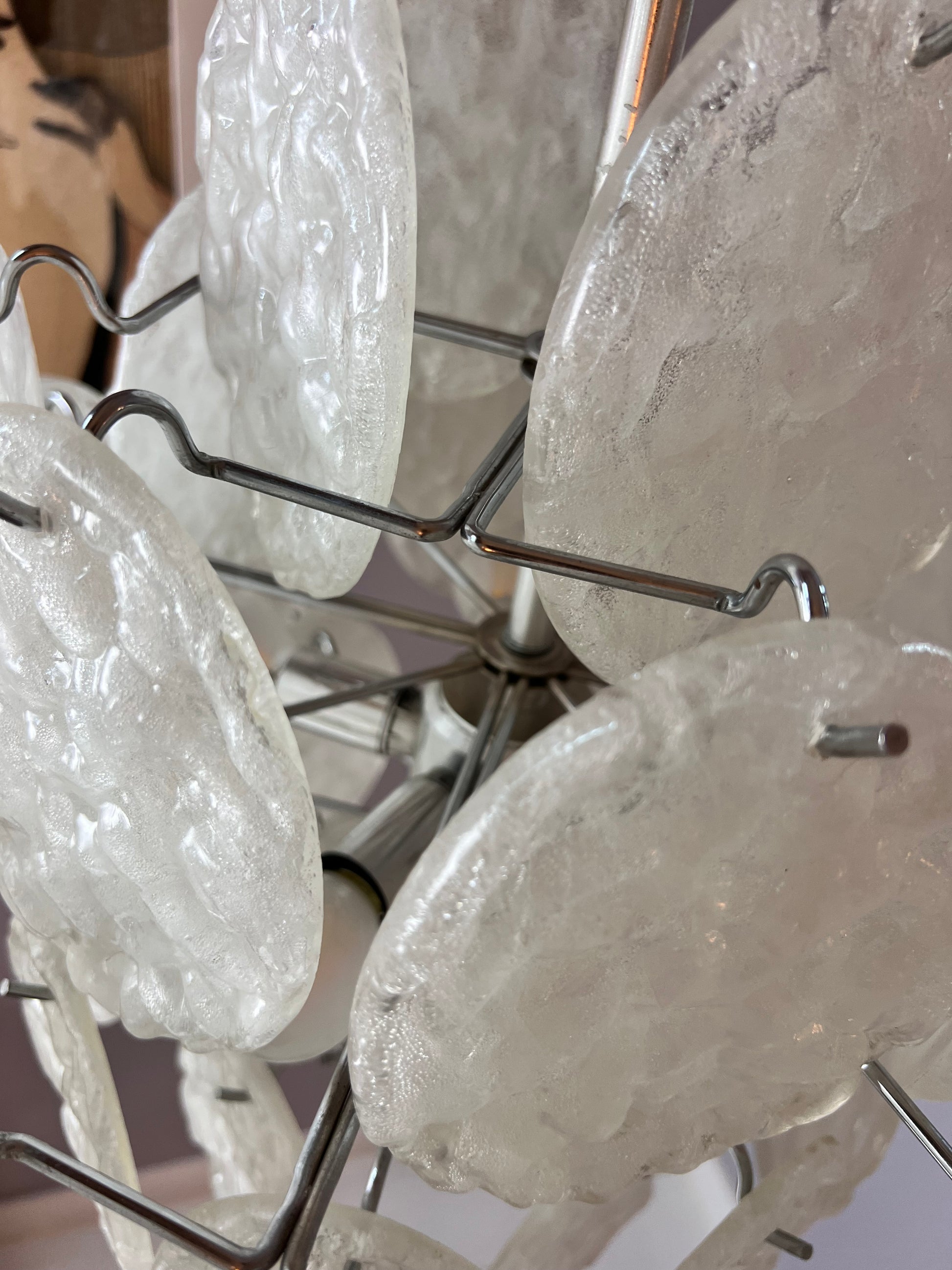 Kronleuchter weiß silber mit Arylglasplatten