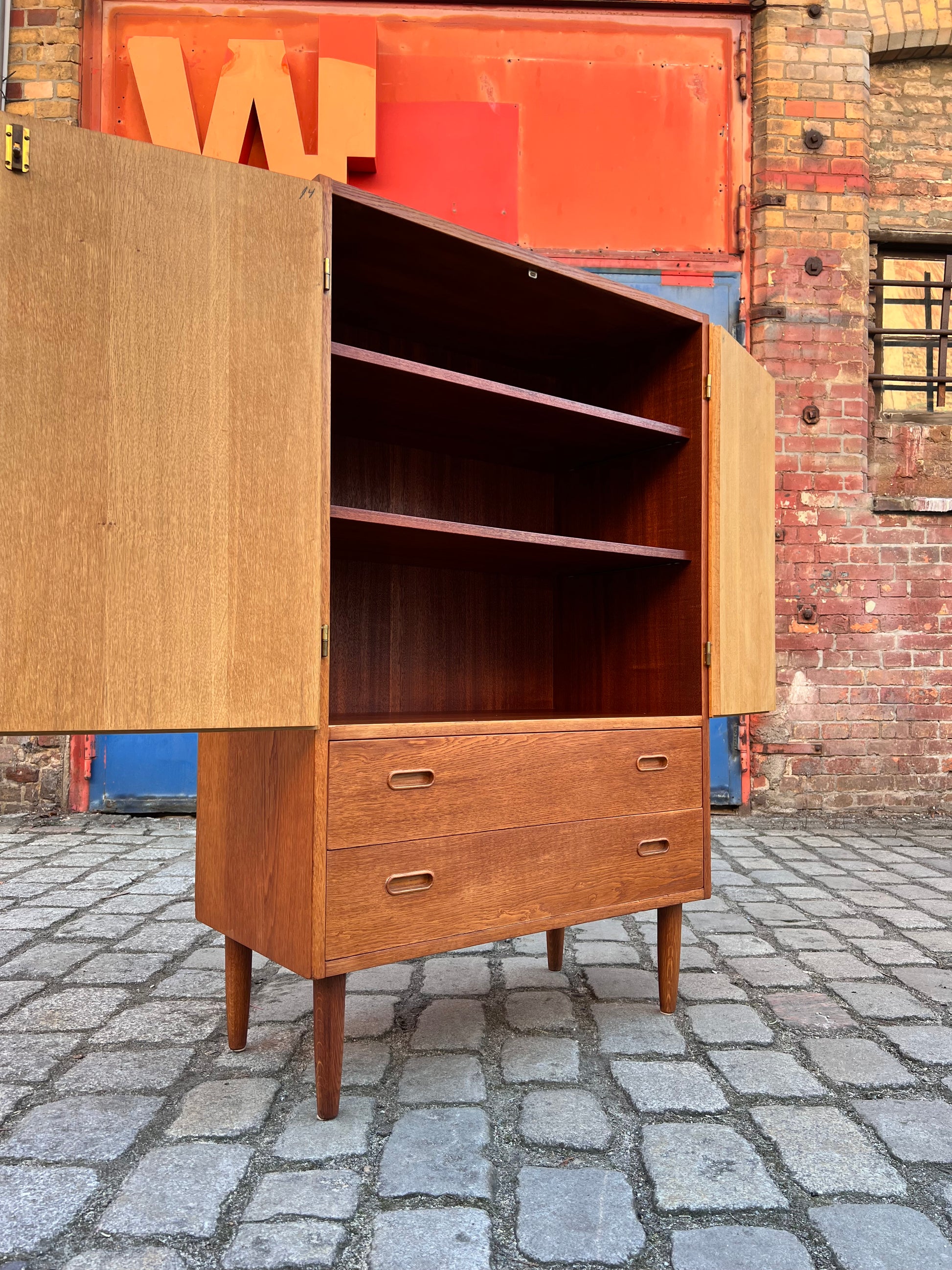 Schrank Eiche mit Türen und Schubladen aus Dänemark