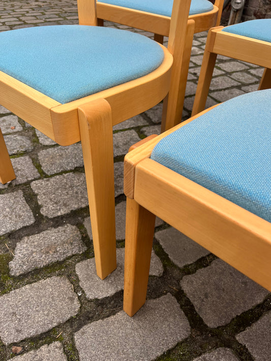 Polsterstuhl blau Buche mit runder Lehne aus Dänemark