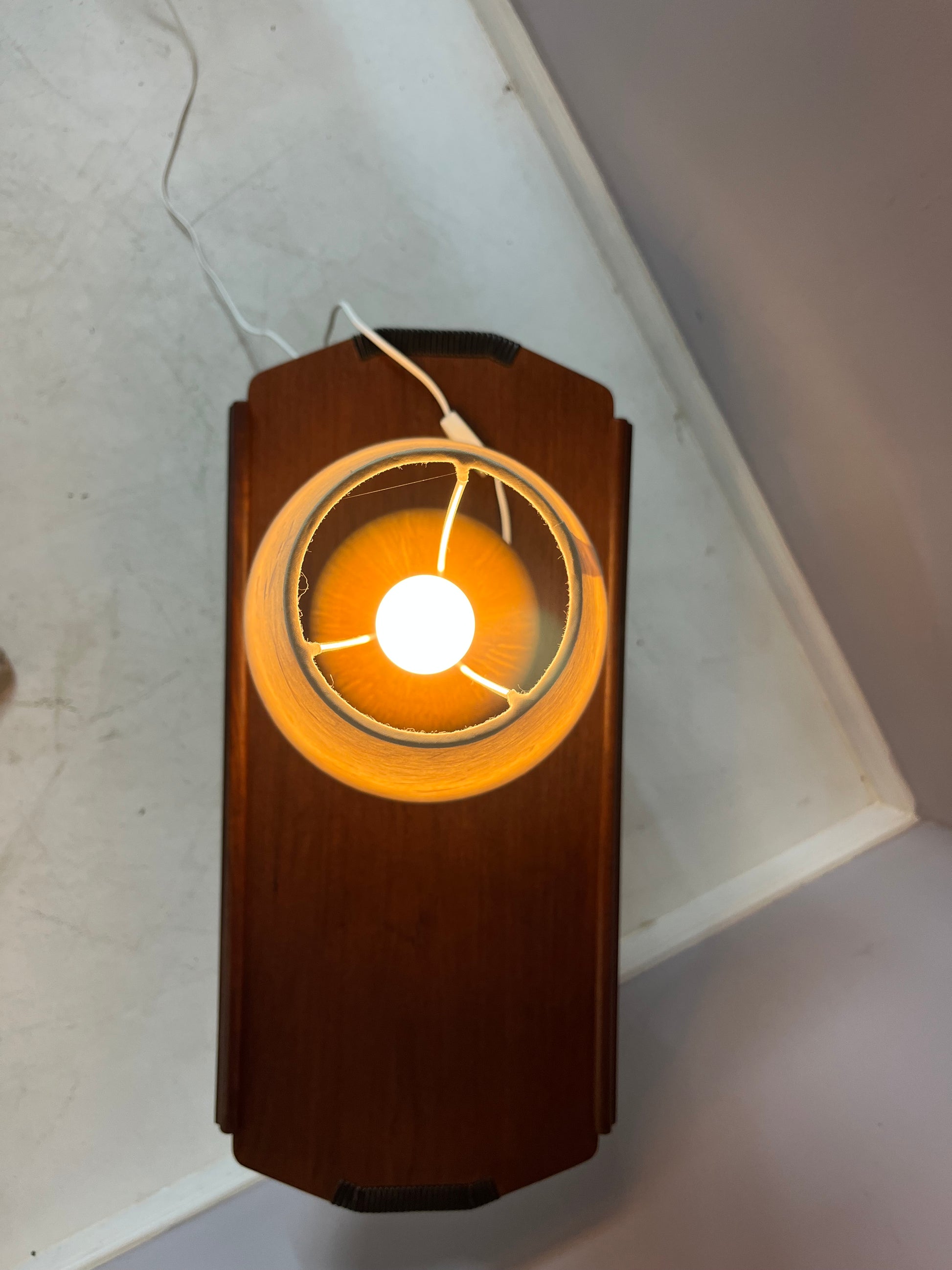 Kugeltischlampe Keramik mit Naturfaser Schirm