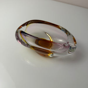 Aschenbecher rosa gelb Glas von Josef Rozinek für die Glashütte Nový Bor