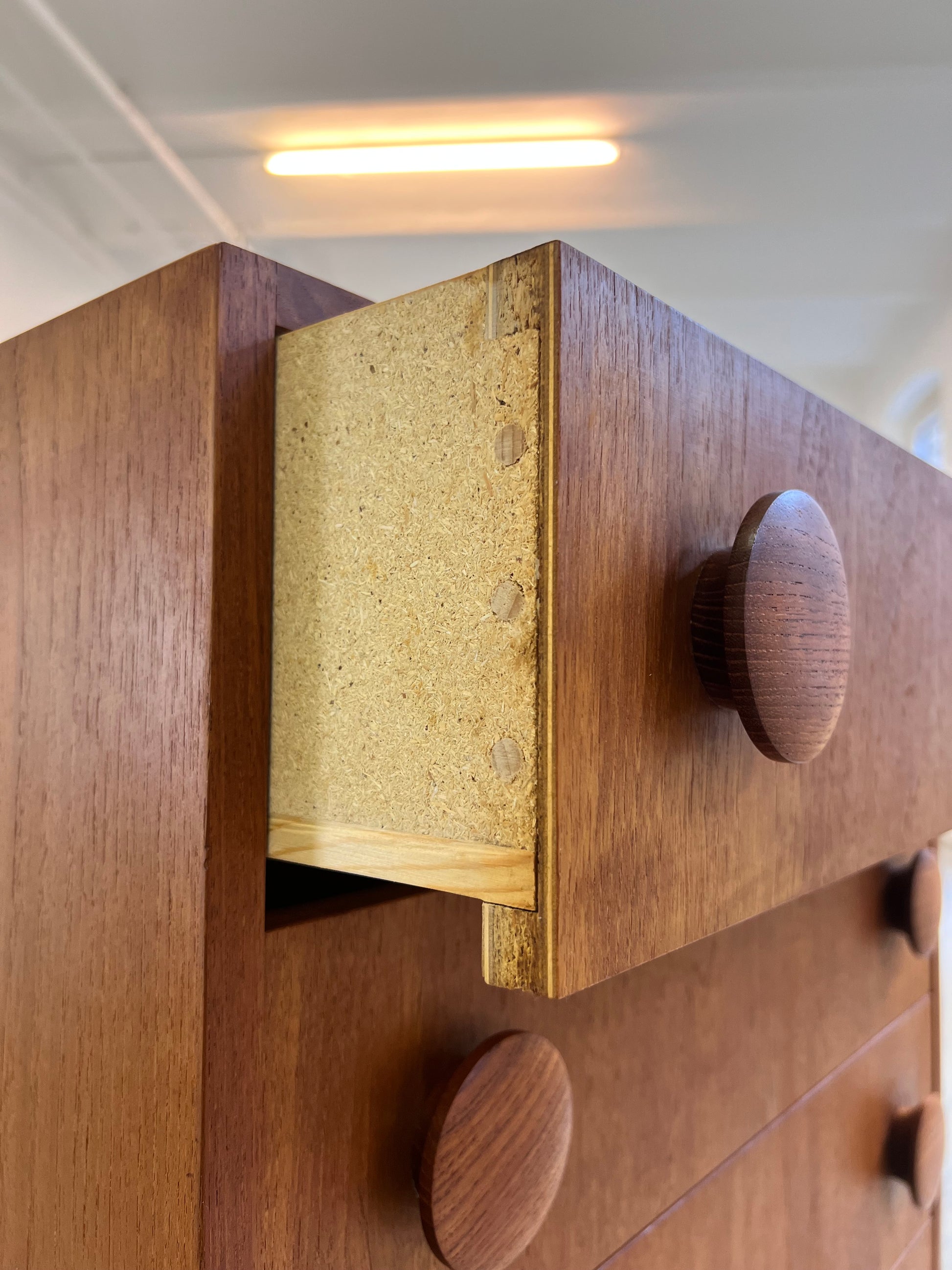 Kommode Teak mit runden Griffen aus Dänemark