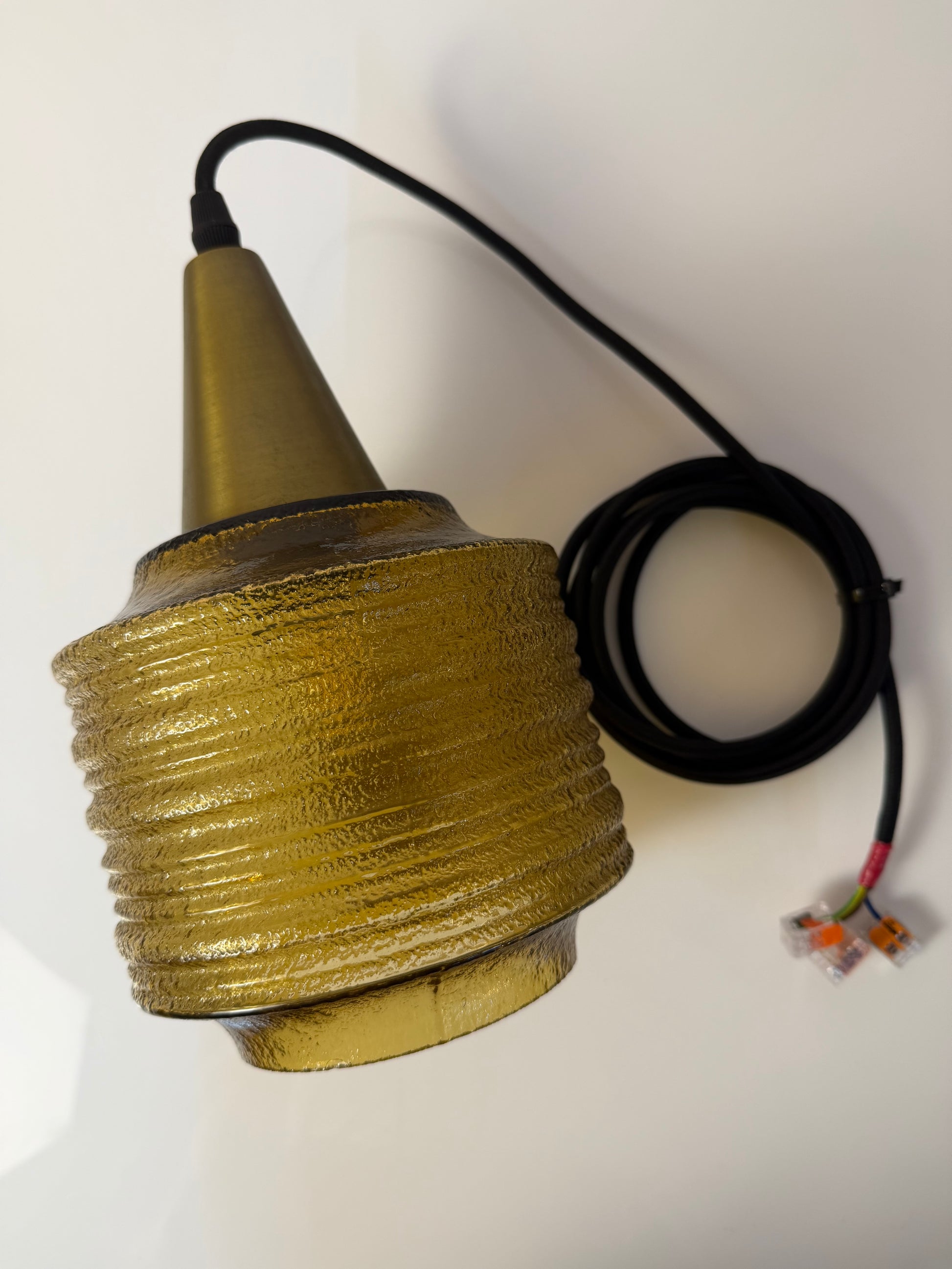 Hängelampe goldbraun Strukturglas Messing aus Dänemark