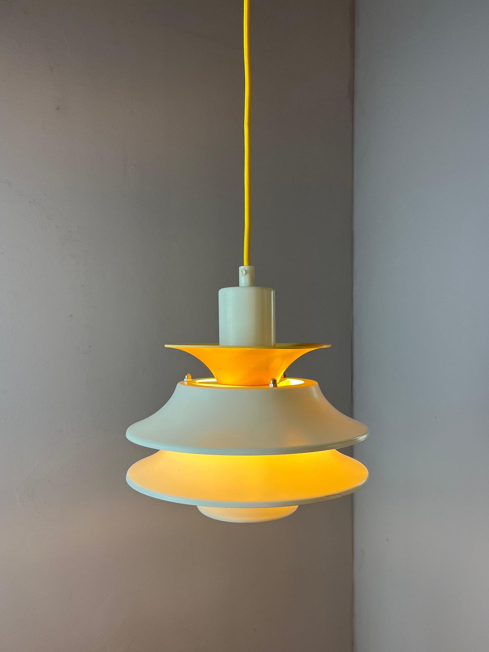 Lamellenlampe weiß gelb von Lyskær
