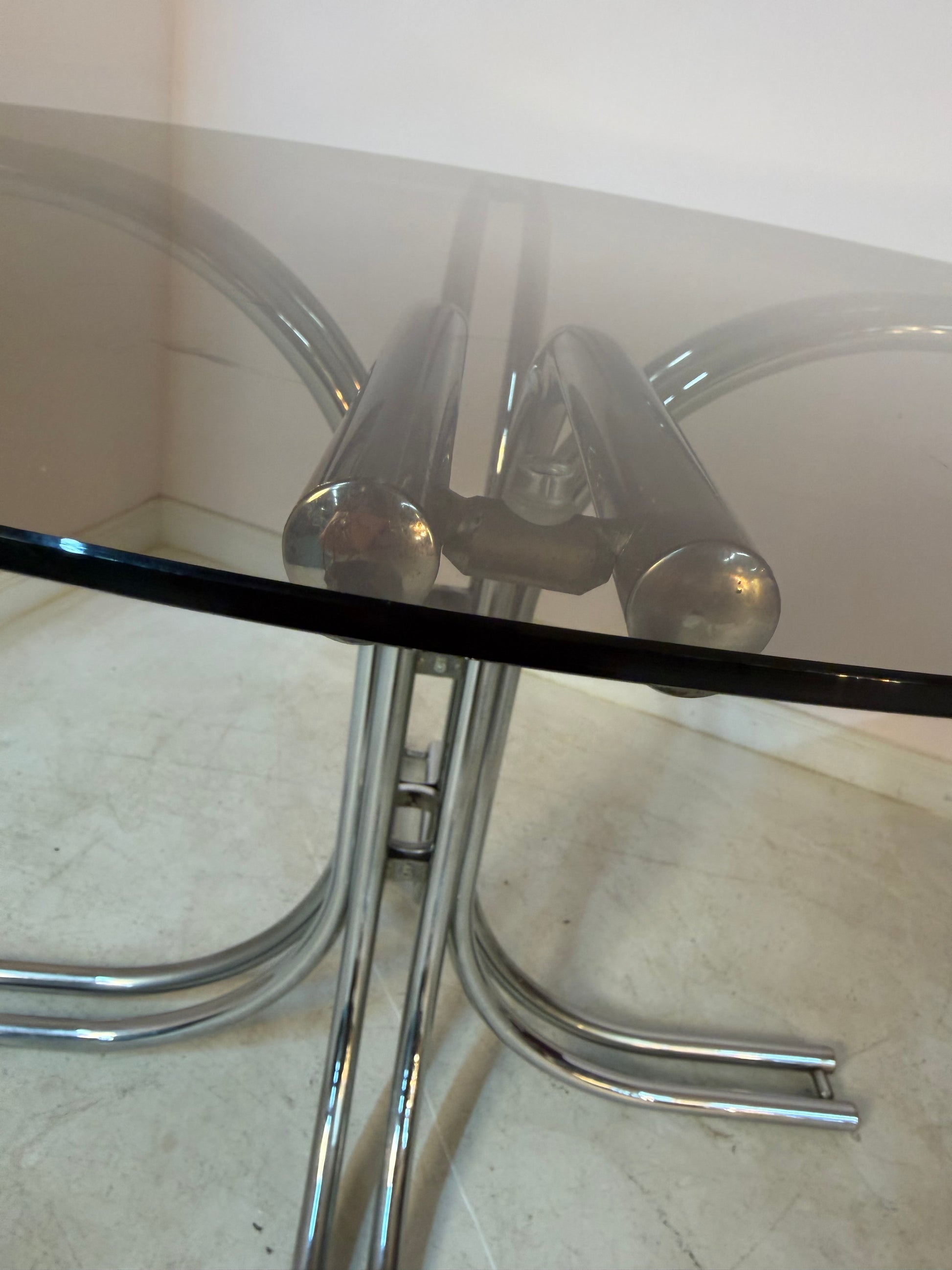 Runder Esstisch Chrom & Rauchglas
