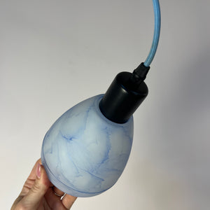 Hängelampe blau weiß marmoriert Glas