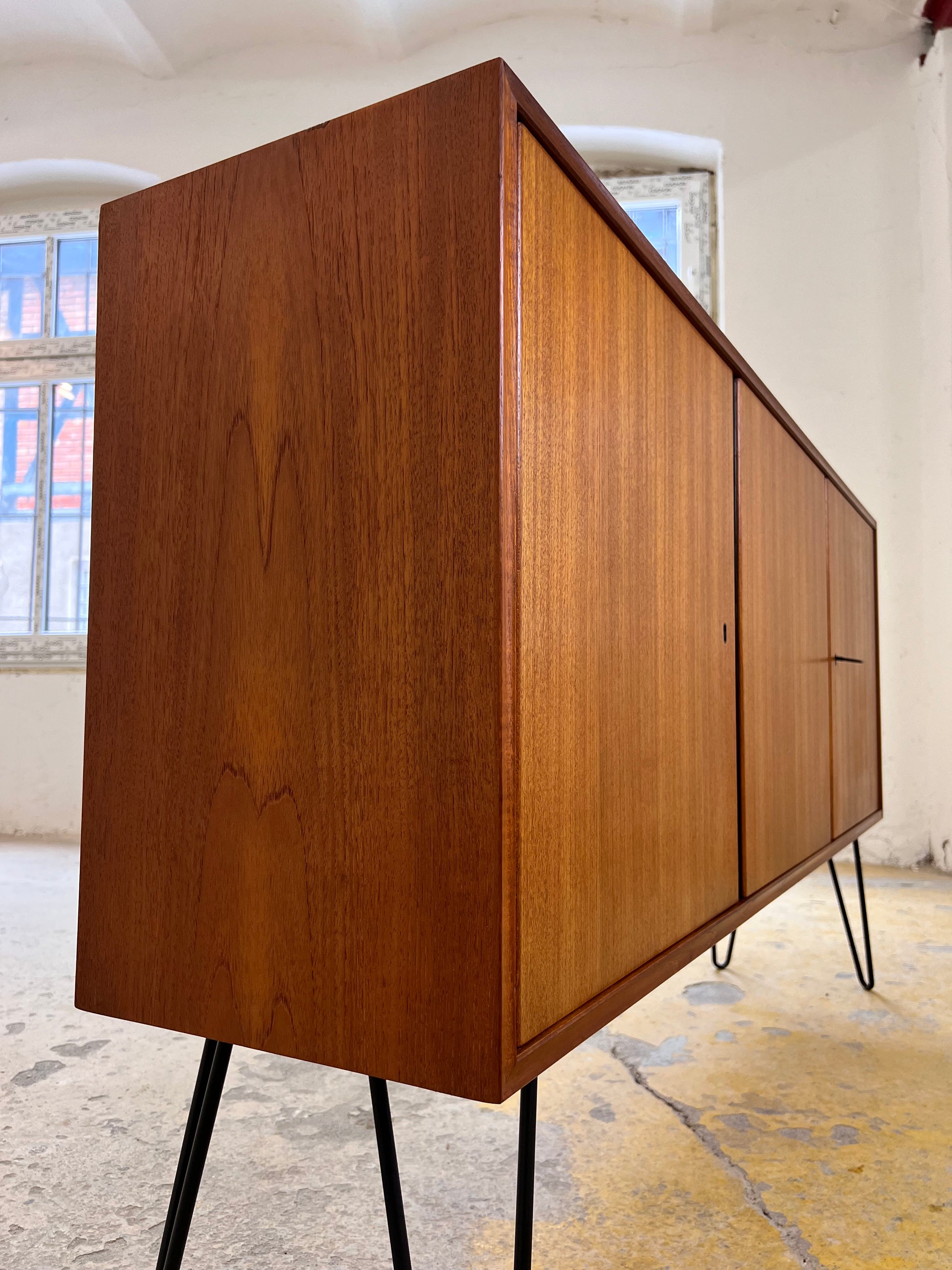 Sideboard Teak auf Hairpinlegs von rt Möbel
