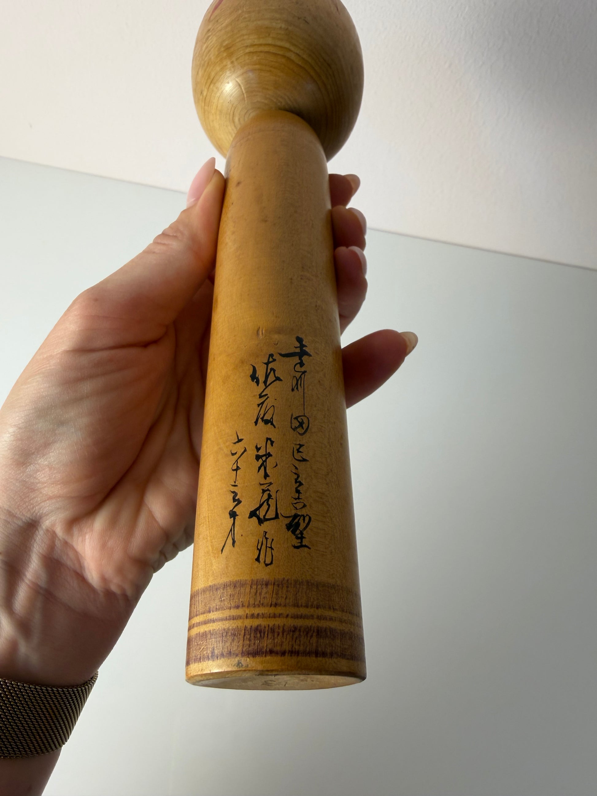 Japanische Kokeshi Holzfigur handbemalt