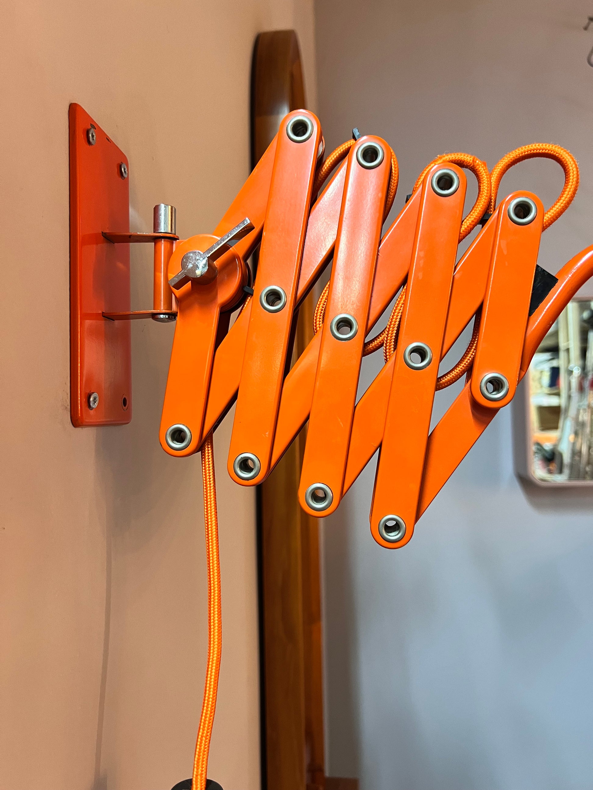 Wandlampe orange von Hustadt Scherenlampe