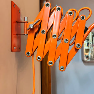 Wandlampe orange von Hustadt Scherenlampe