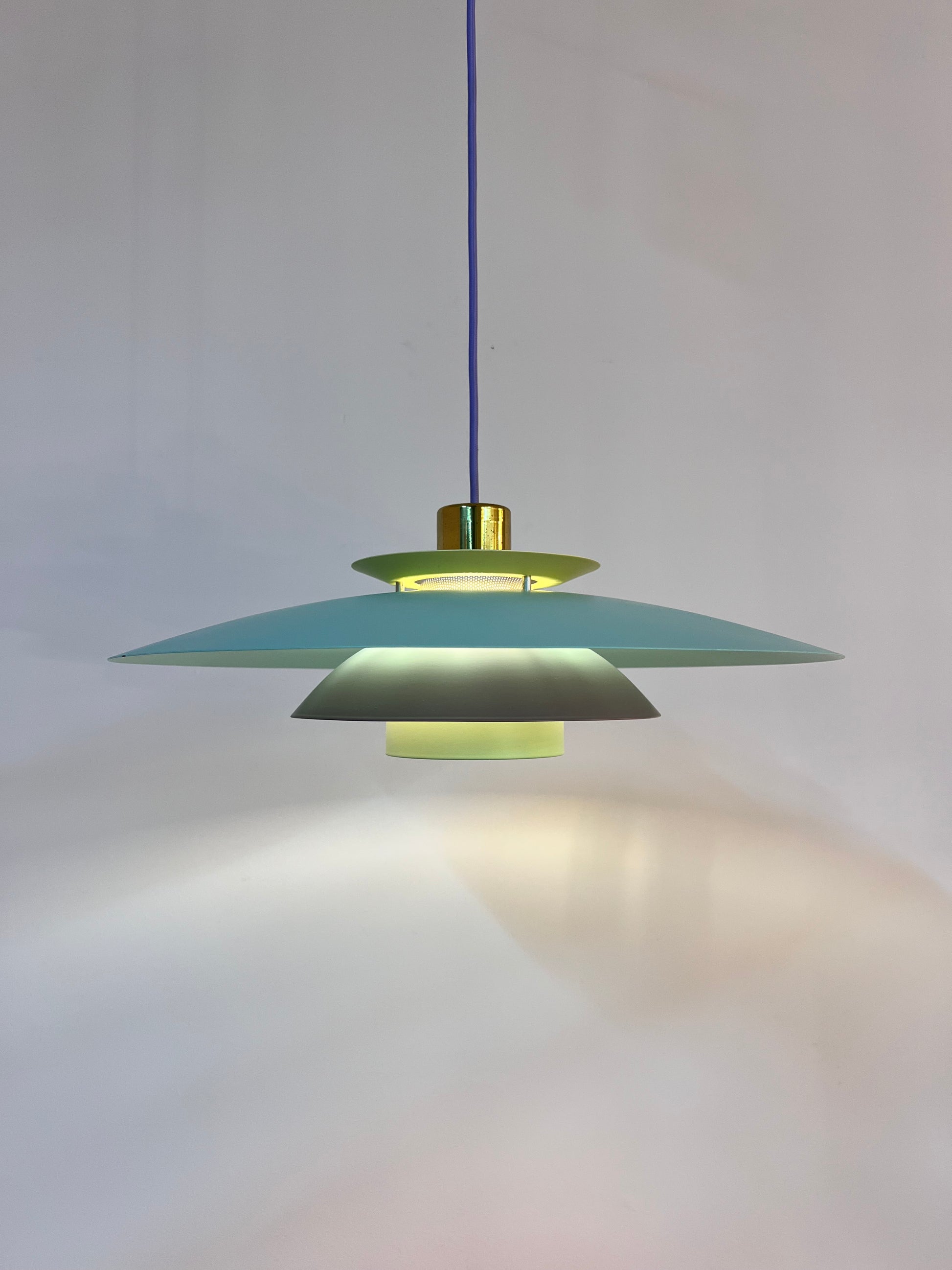Lamellenlampe neu lackiert, Dänemark