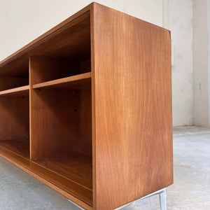 Sideboard Regal Nussbaum mit neuen Chromfüßen