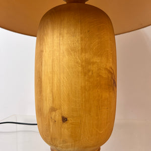 Tischlampe creme Massivholz von Dyrlund