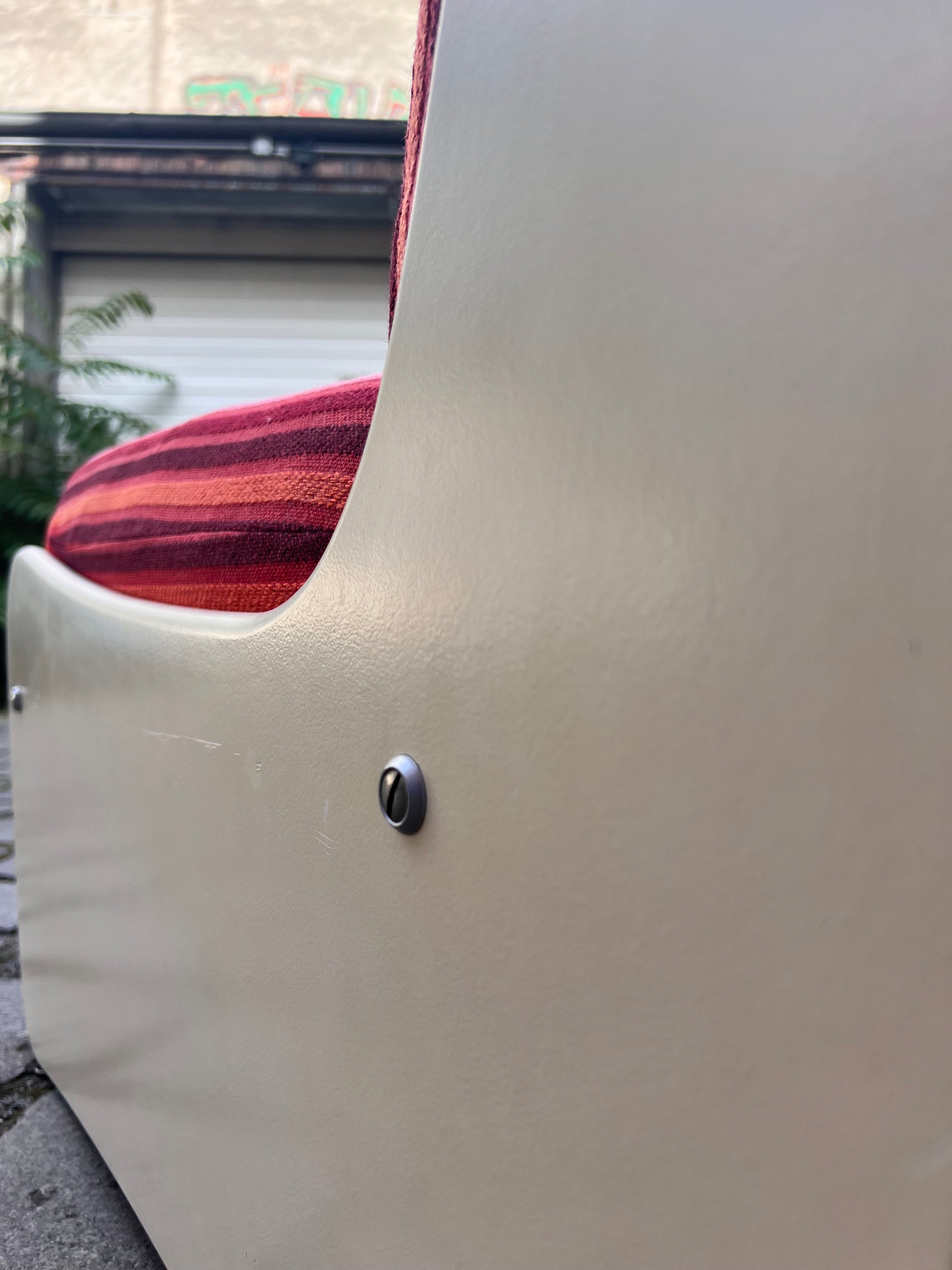 Sessel 70er pink gestreift