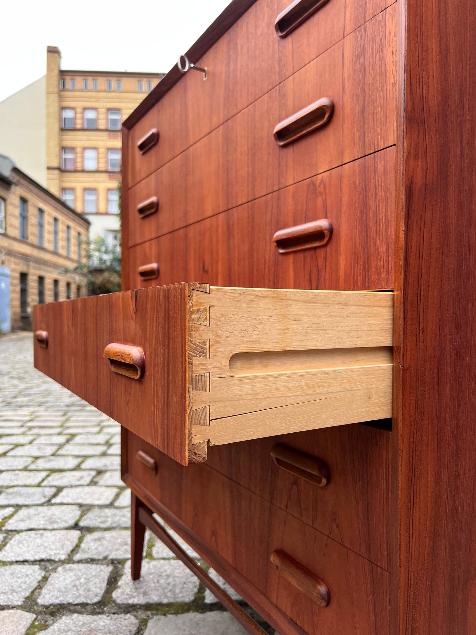 Kommode Teak mit Schloss aus Dänemark