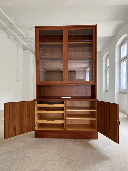 Vitrine Teak mit Schiebetüren von Hundevad