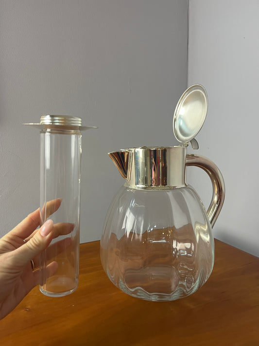 Karaffe mit Eiskühler und Silberdeckel