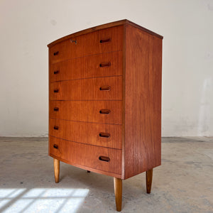 Halbrunde Kommode Teak mit Schloss aus Dänemark