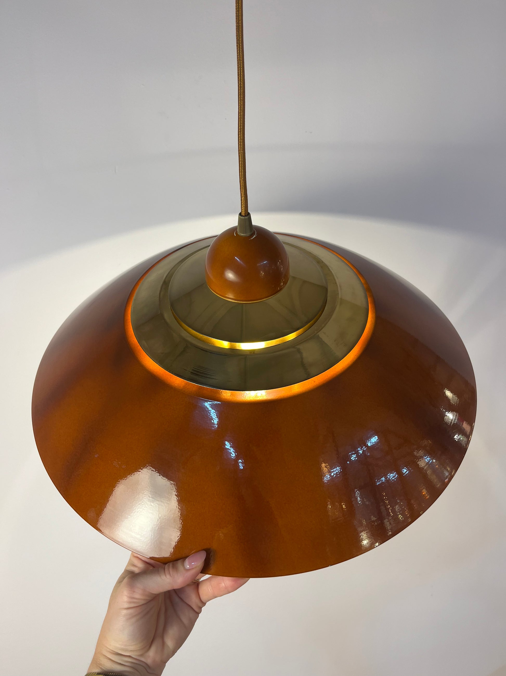 Hängelampe orange Messing aus Belgien